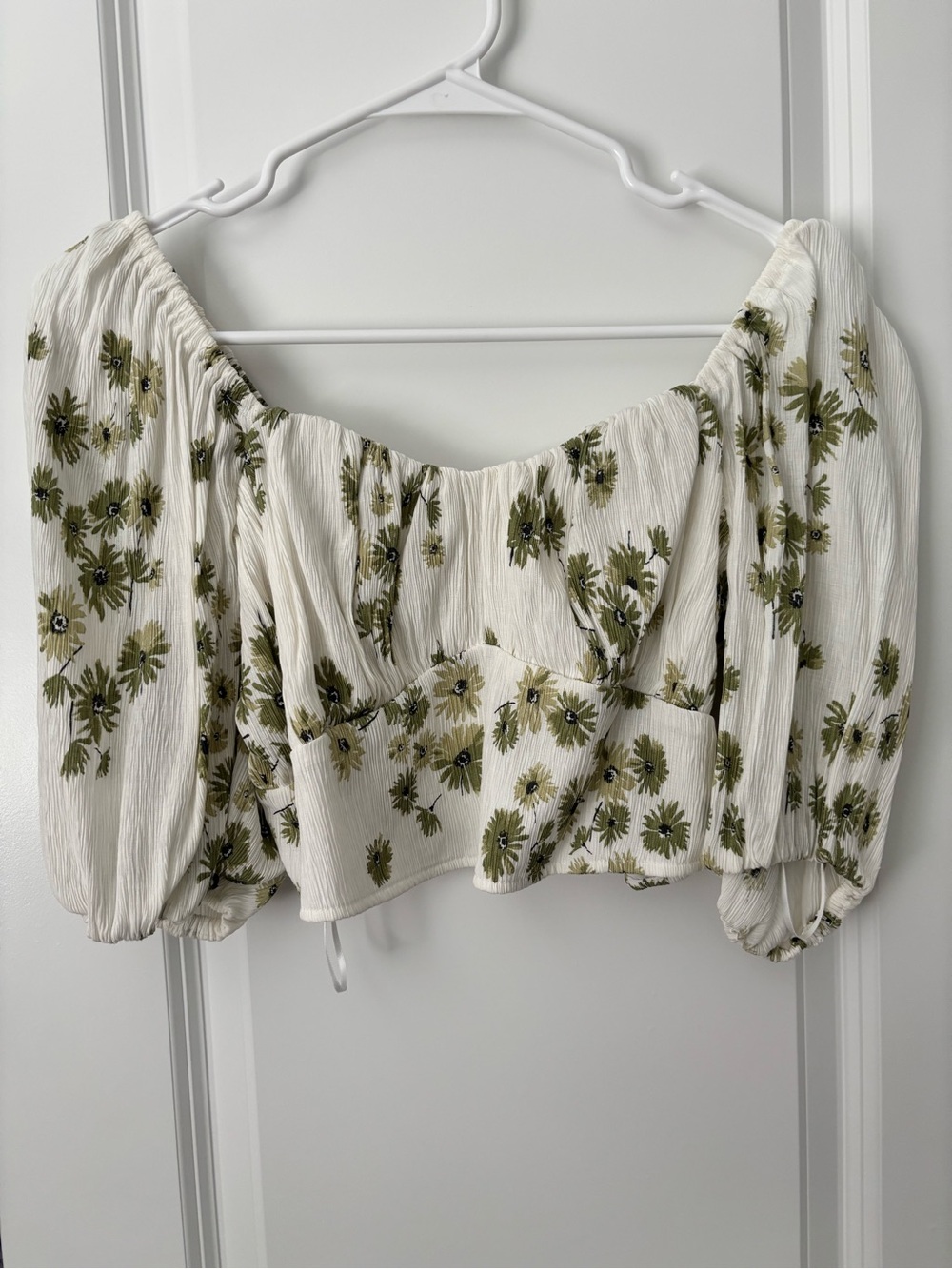 Abercrombie & Fitch White Floral Off-Shoulder Puff Sleeve Top